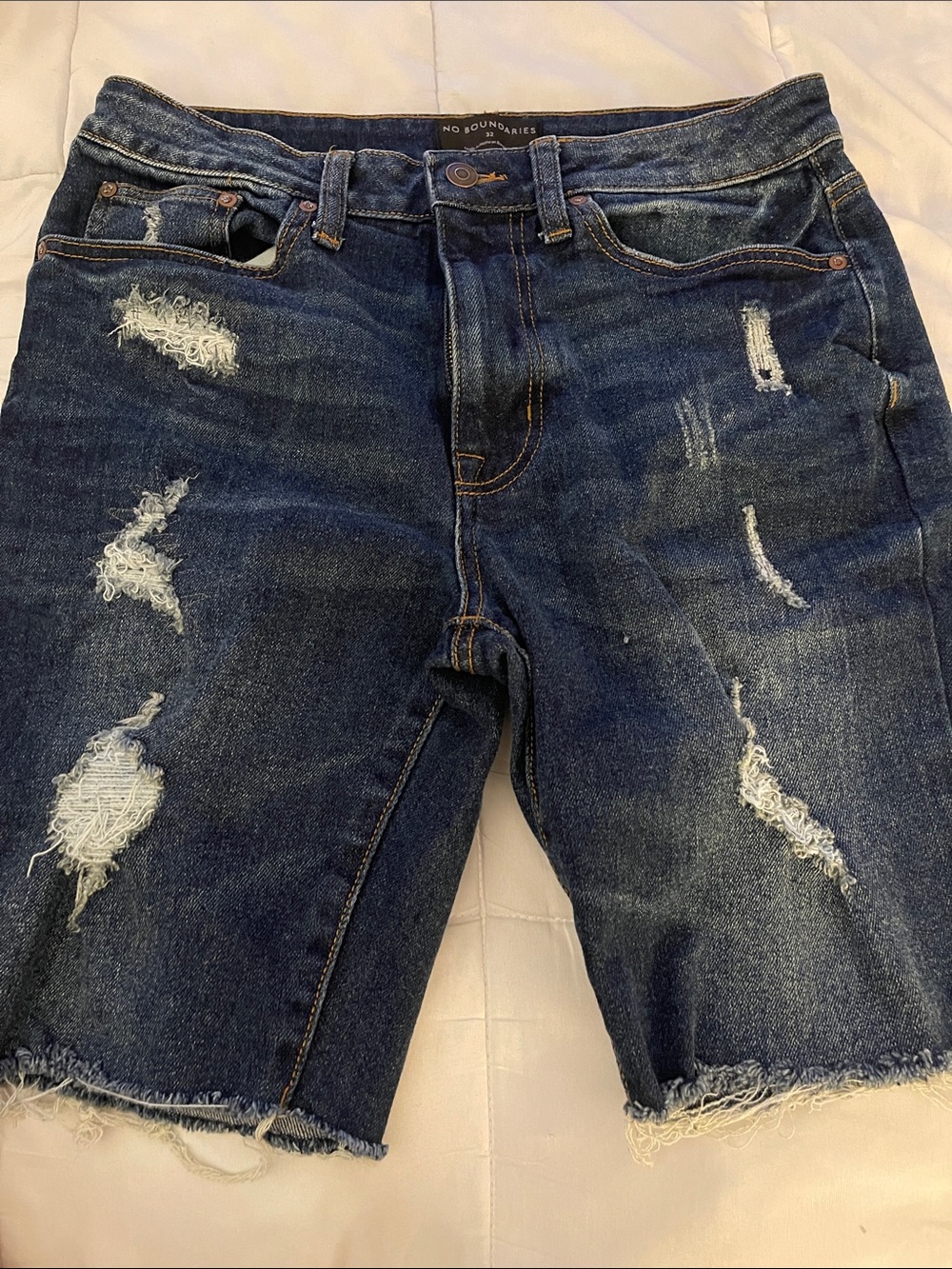 NWOT No Boundaries Men’s Distressed Dark Blue Jean Shorts
